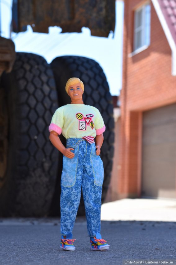 На машине — Коллекции игровых кукол (Playline): фото полок (фото 3)