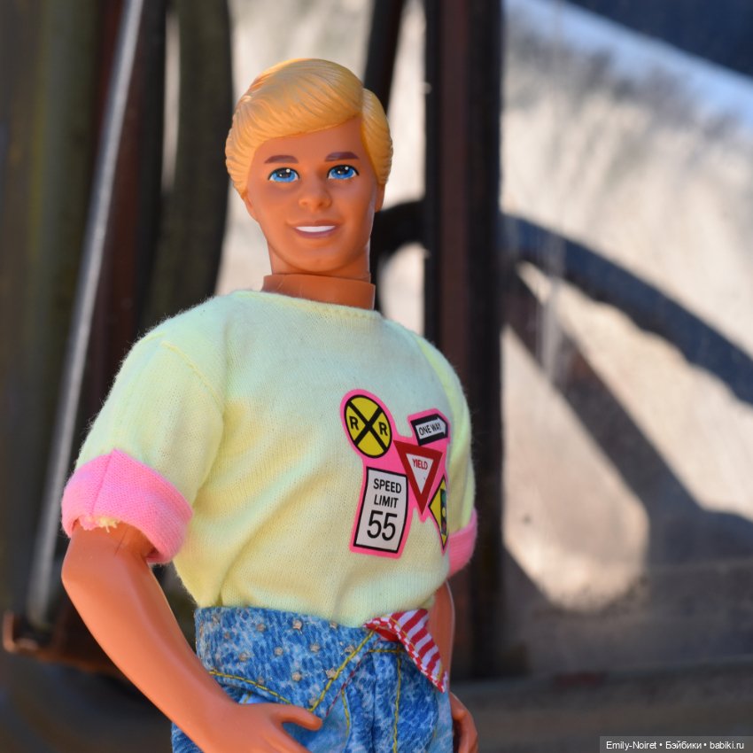 На машине — Коллекции игровых кукол (Playline): фото полок (фото 5)