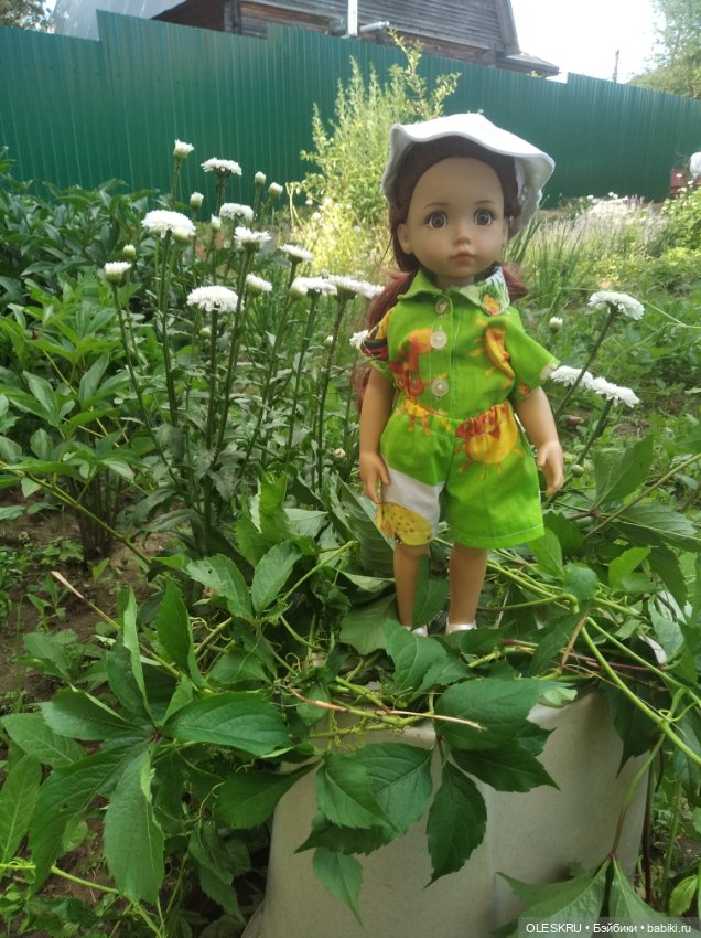 На даче, Светочка с цветочками (фото 2)