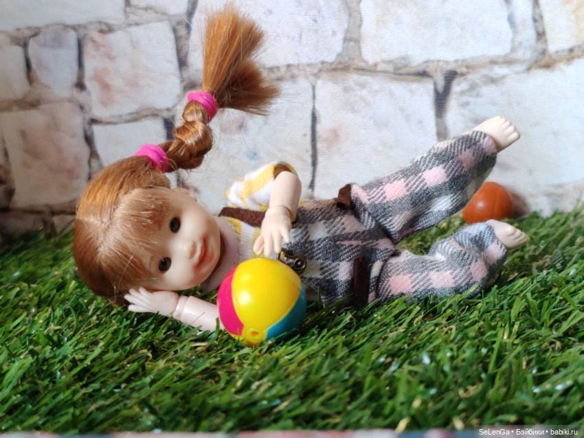 Диля и Лиля на детской площадке Синематографа