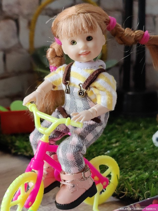 Диля и Лиля на детской площадке Синематографа (фото 4)