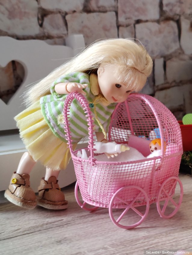 Диля и Лиля на детской площадке Синематографа (фото 2)