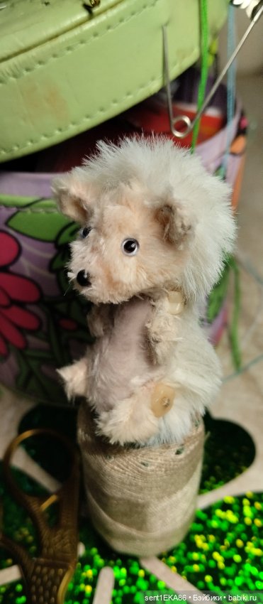 Белый ёжик — Авторские игрушки из разных материалов: синельная проволока