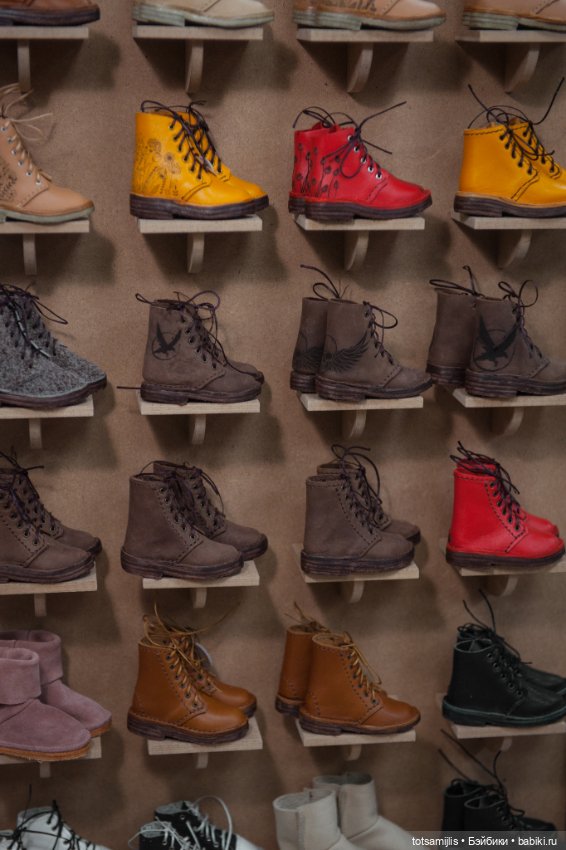 Гравировка на обуви для кукол