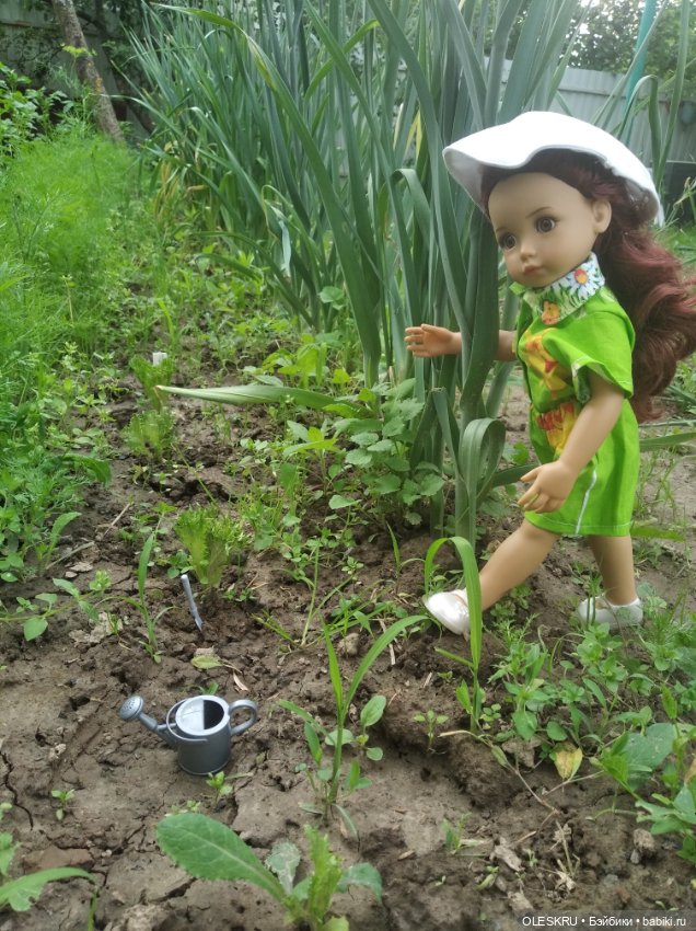 Светочка на даче , эх лук лучок (фото 2)