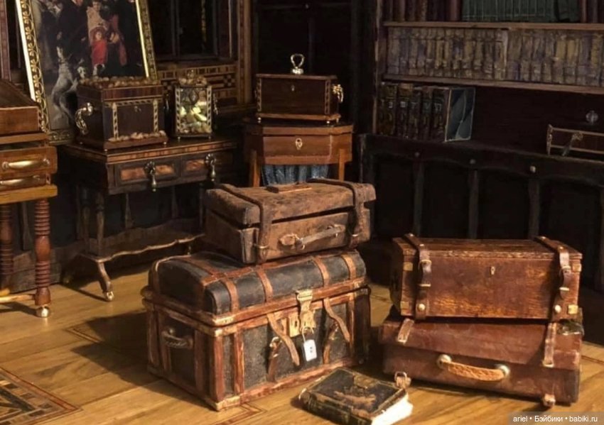 Реалистичные чемоданы и сундуки от Дэвида Эванса