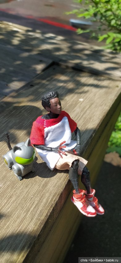 Парни на прогулке ( Экшен фигурки Spiderverse)