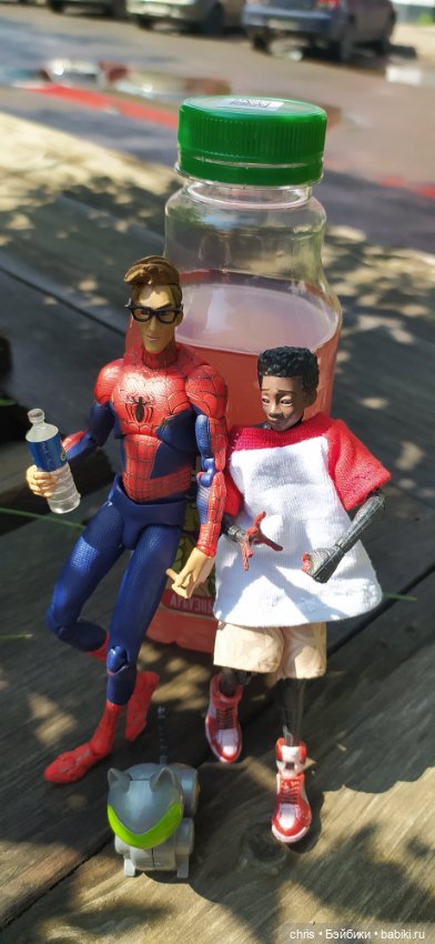 Парни на прогулке ( Экшен фигурки Spiderverse) (фото 3)