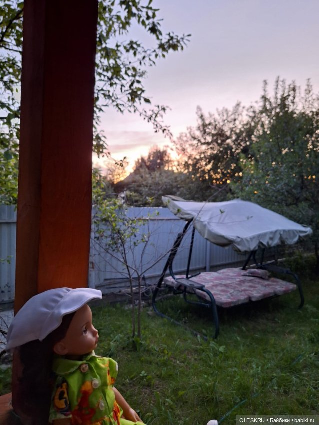 Светочка любуется закатом