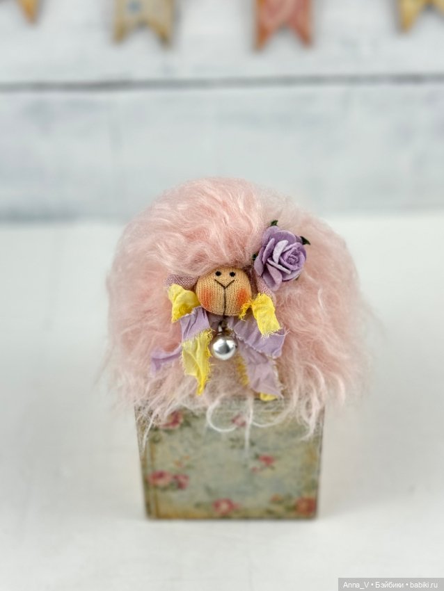 Мини овечка Дуся — Текстильные игрушки и примитивы: кофейные