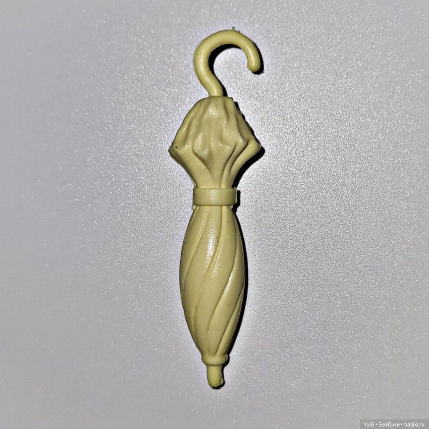 Наездница с розовыми волосами