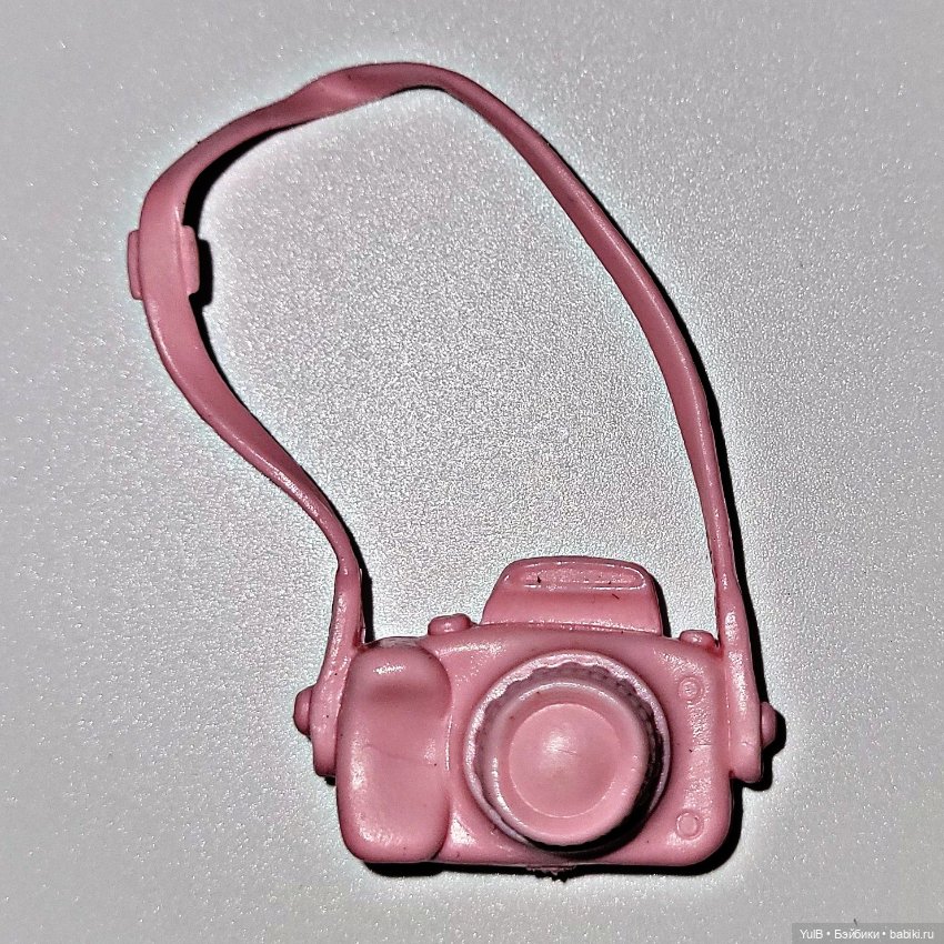 Наездница с розовыми волосами