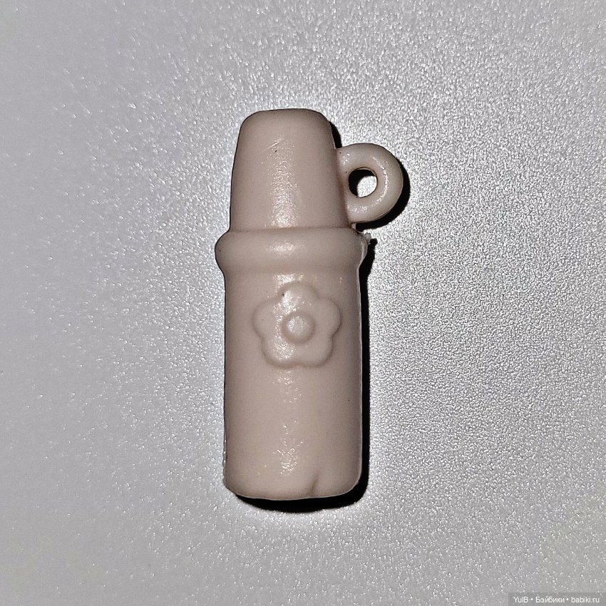 Наездница с розовыми волосами