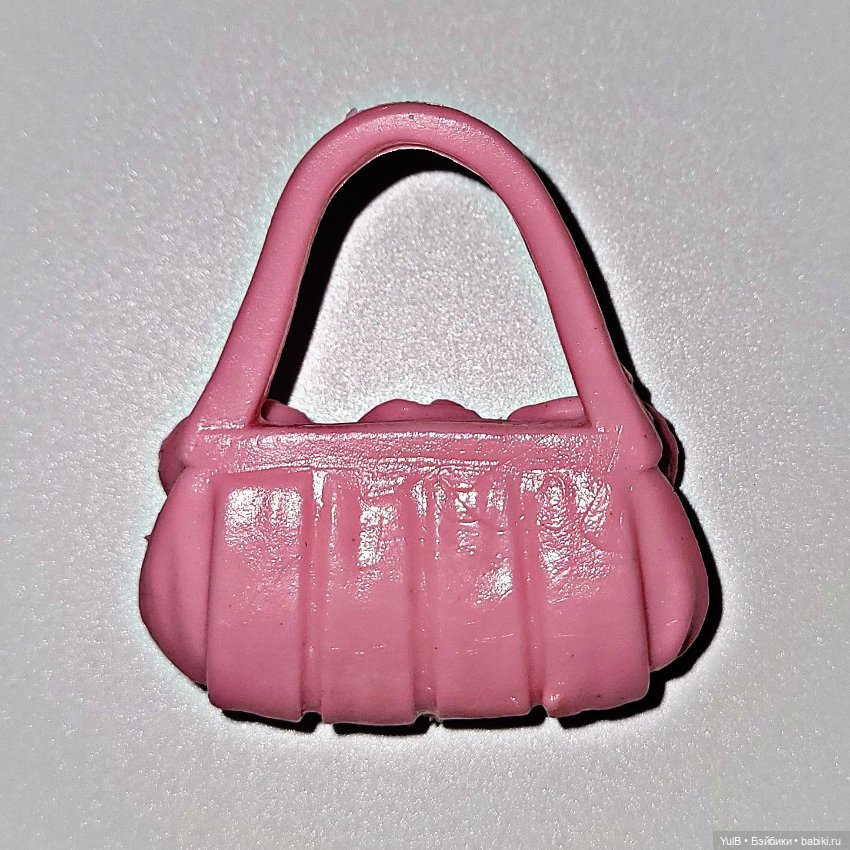 Наездница с розовыми волосами