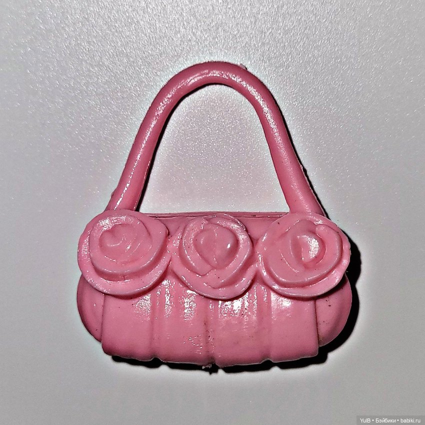 Наездница с розовыми волосами