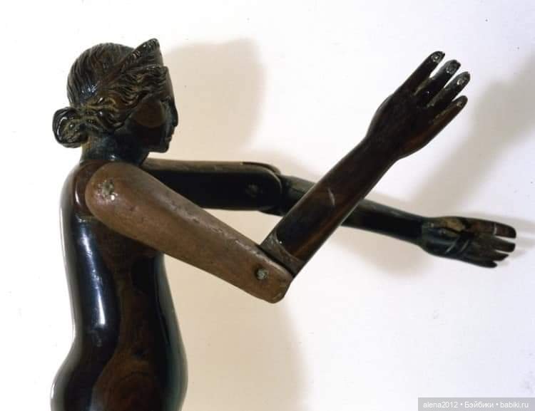 Древние барби римлян — Редкие антикварные куклы и реплики: воск (фото 2)