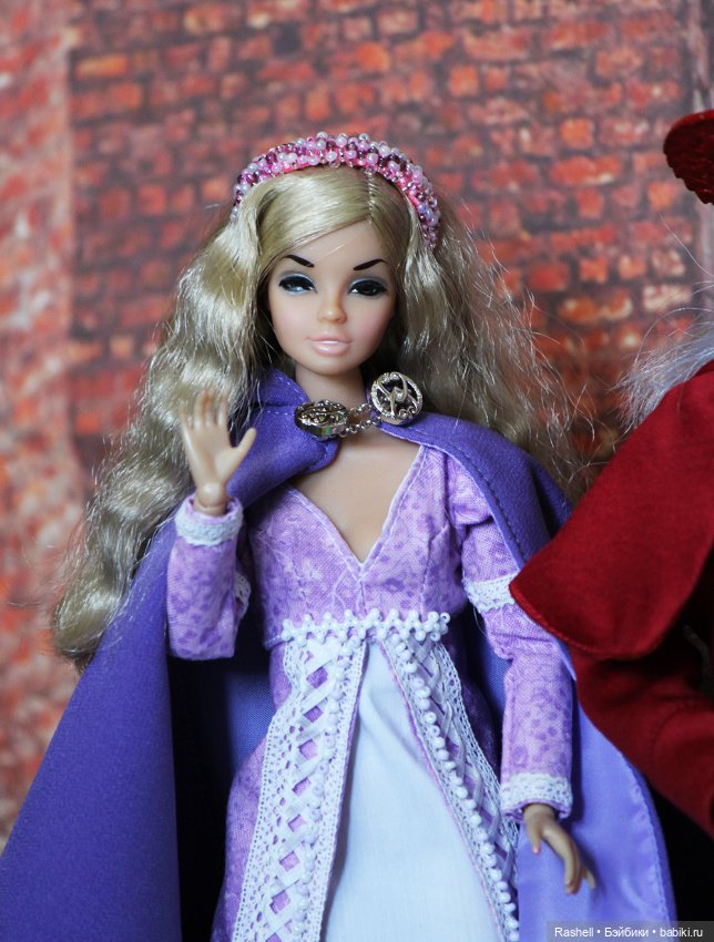 Жители замка на окраине приветствуют шествие Ландсхутовской свадьбы (фото 7)