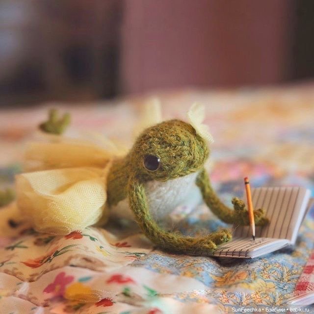 Один день из жизни вязаной лягушки 🐸