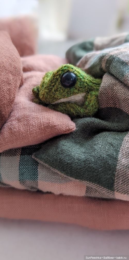 Один день из жизни вязаной лягушки 🐸