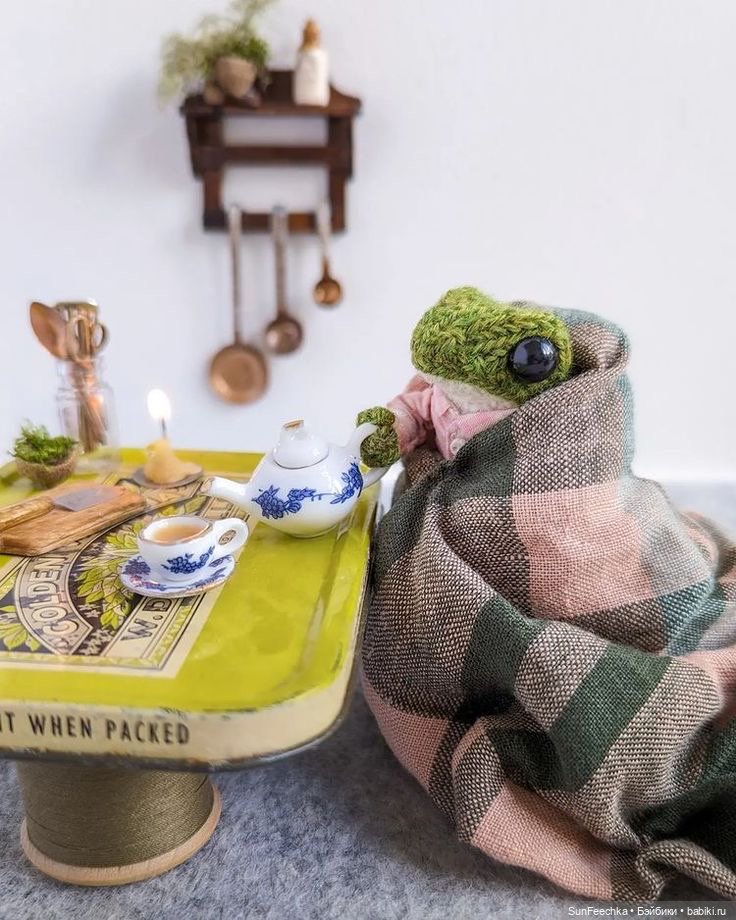 Один день из жизни вязаной лягушки 🐸