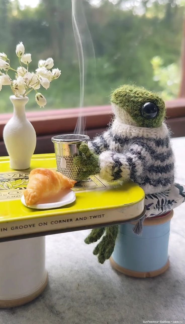 Один день из жизни вязаной лягушки 🐸