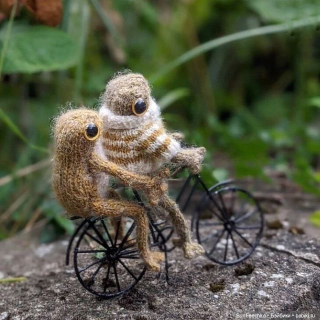 Один день из жизни вязаной лягушки 🐸