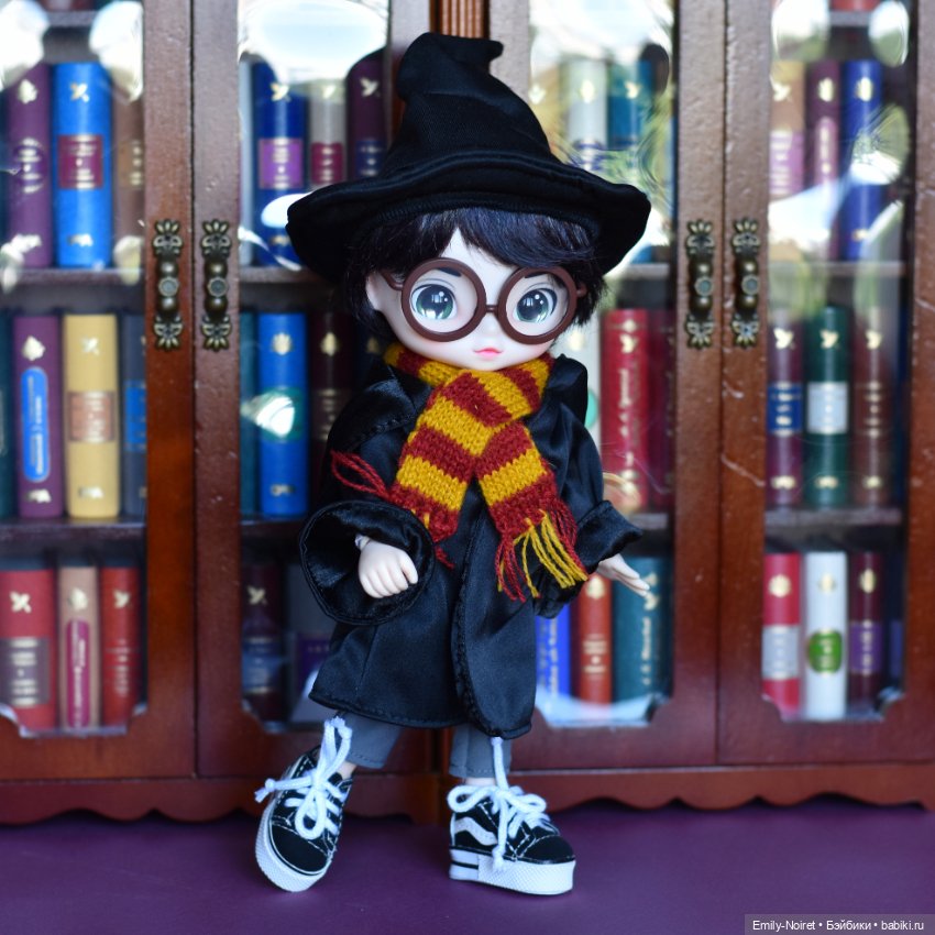 Малыш Гарри в библиотеке — Азиатские виниловые куклы (разное): Китай (фото 8)