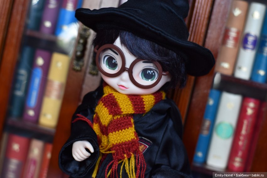 Малыш Гарри в библиотеке — Азиатские виниловые куклы (разное): Китай (фото 4)