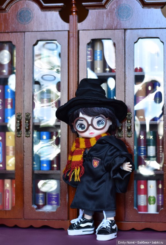 Малыш Гарри в библиотеке — Азиатские виниловые куклы (разное): Китай (фото 3)