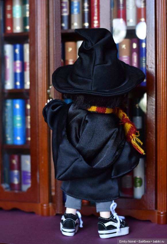Малыш Гарри в библиотеке — Азиатские виниловые куклы (разное): Китай (фото 2)