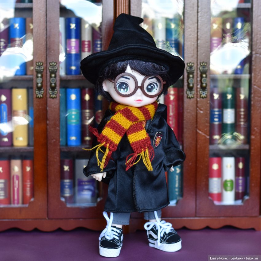 Малыш Гарри в библиотеке — Азиатские виниловые куклы (разное): Китай