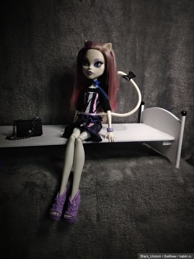 Кровать и книжный шкаф — Мебель для кукол и домиков: фото (фото 7)