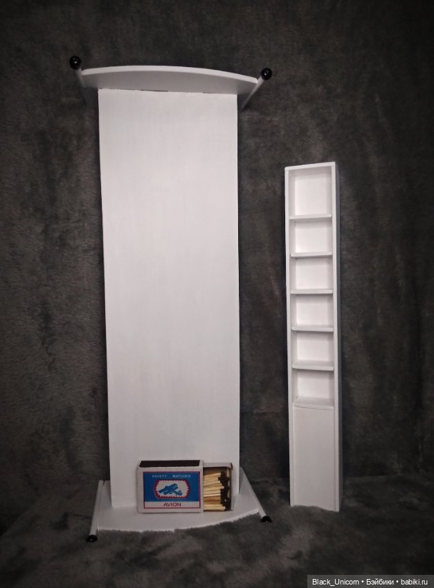 Кровать и книжный шкаф — Мебель для кукол и домиков: фото