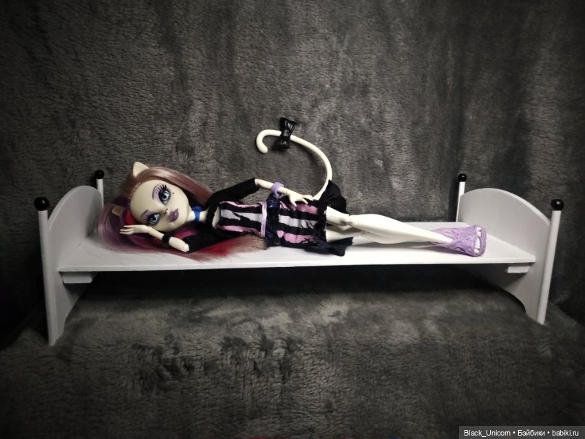 Кровать и книжный шкаф — Мебель для кукол и домиков: фото (фото 8)