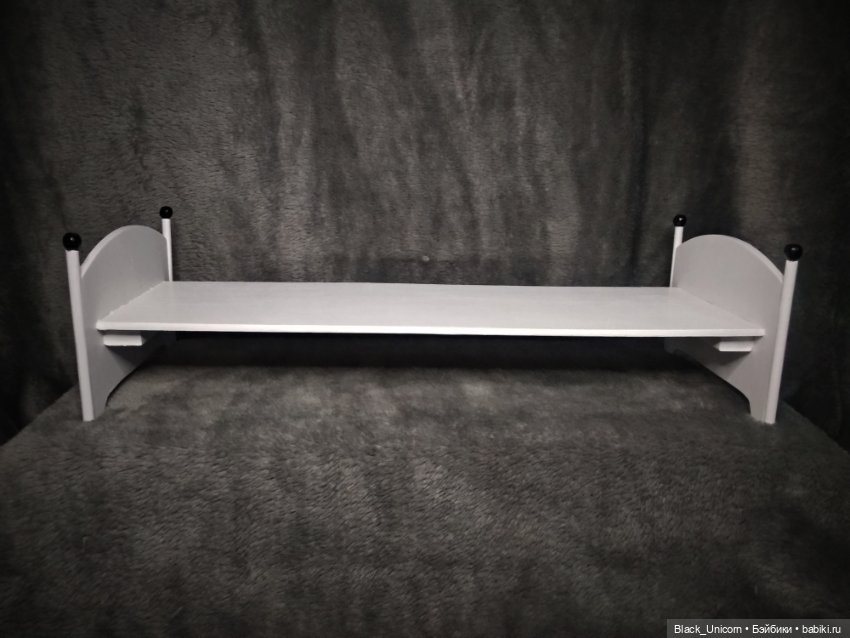 Кровать и книжный шкаф — Мебель для кукол и домиков: фото (фото 3)