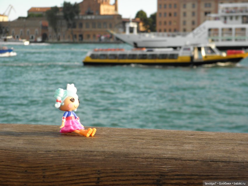 Лугнасад и фотографии из Венеции