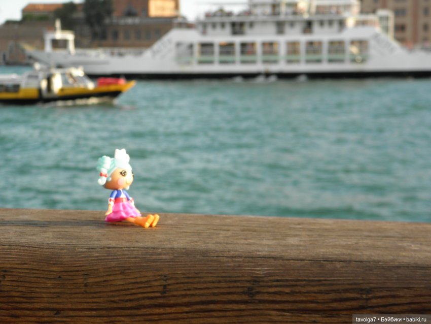 Лугнасад и фотографии из Венеции