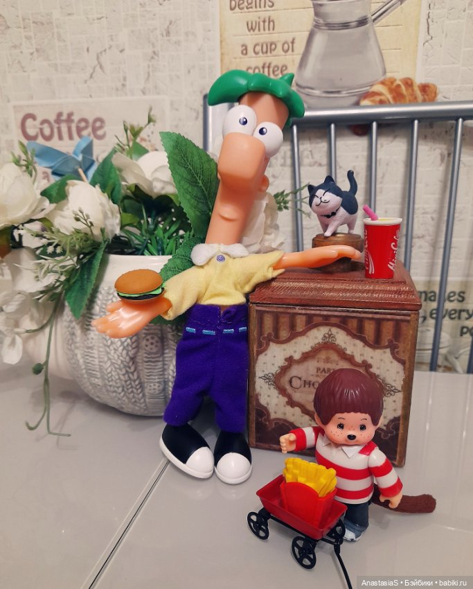 Переделкино — Коллекции игровых кукол (Playline): фото полок (фото 5)