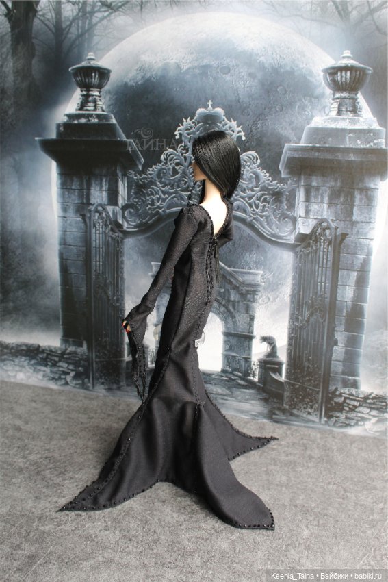 Мортиша Аддамс, стилизация