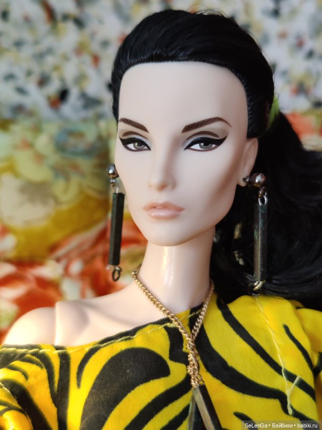 Клео и новый румбокс с окном