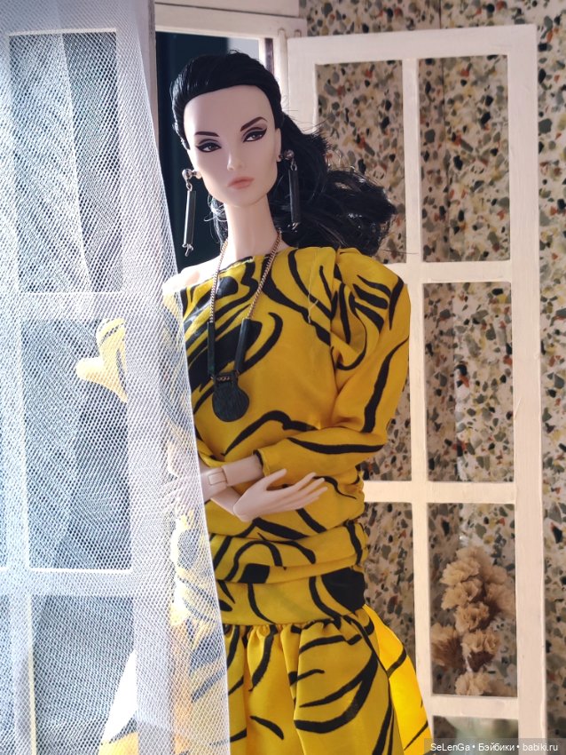 Клео и новый румбокс с окном