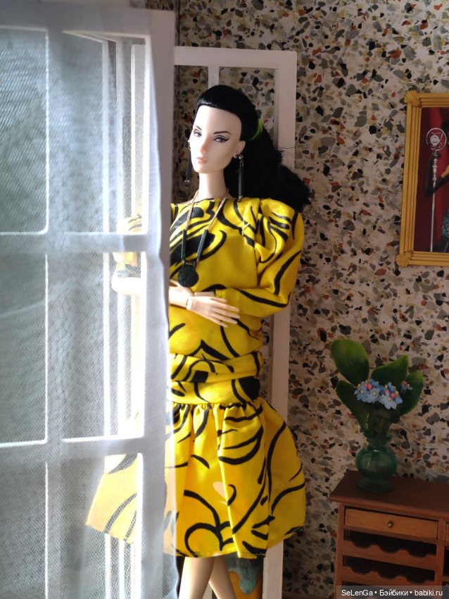 Клео и новый румбокс с окном