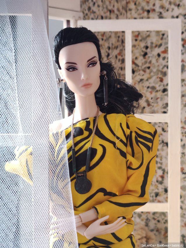 Клео и новый румбокс с окном