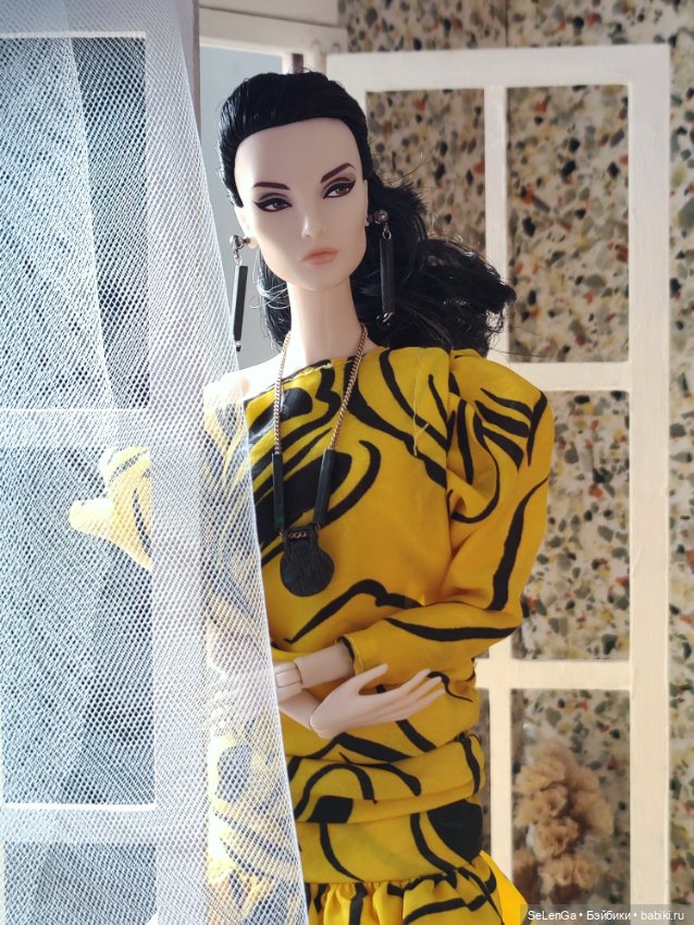 Клео и новый румбокс с окном