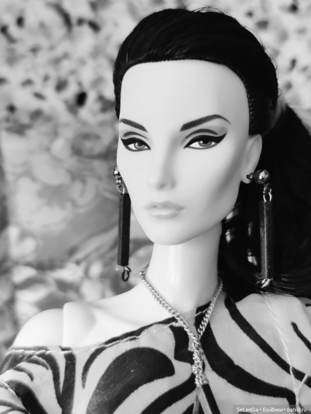 Клео и новый румбокс с окном