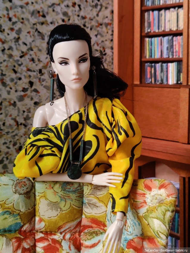 Клео и новый румбокс с окном