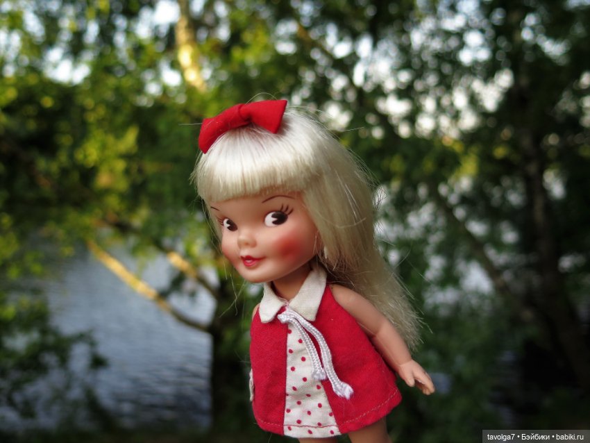 Хильди от Remco на пляже — Коллекции игровых кукол (Playline): фото полок (фото 10)
