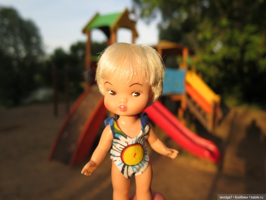 Хильди от Remco на пляже — Коллекции игровых кукол (Playline): фото полок (фото 7)