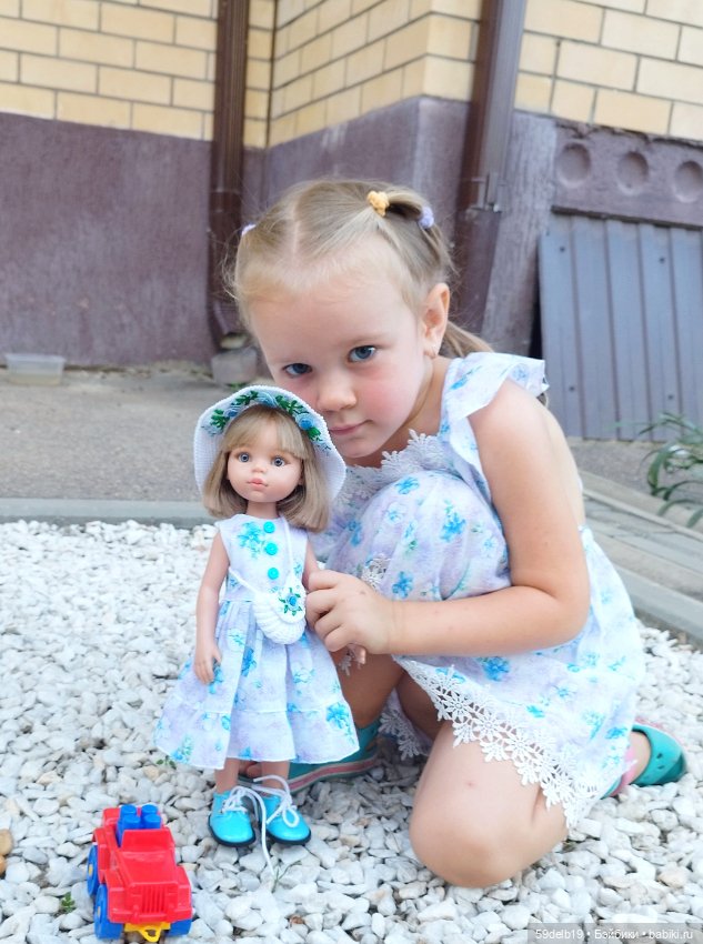 И снова два наряда: для внучки и куклы (фото 7)