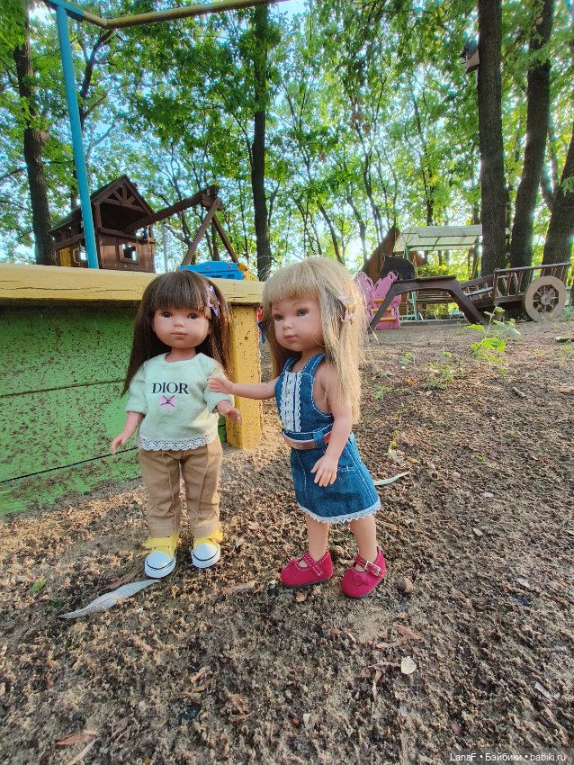 Девочки отдыхают за городом (Vestida de Azul, Китай)l